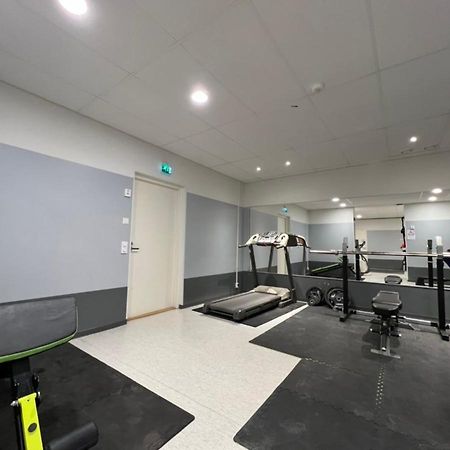 Suite - King Size Bed - Gym&Wifi - Indoor Parking โรวานิเอมิ ภายนอก รูปภาพ