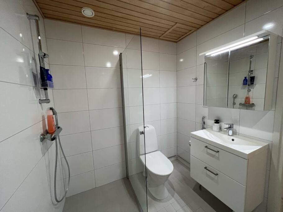 Suite - King Size Bed - Gym&Wifi - Indoor Parking โรวานิเอมิ ภายนอก รูปภาพ