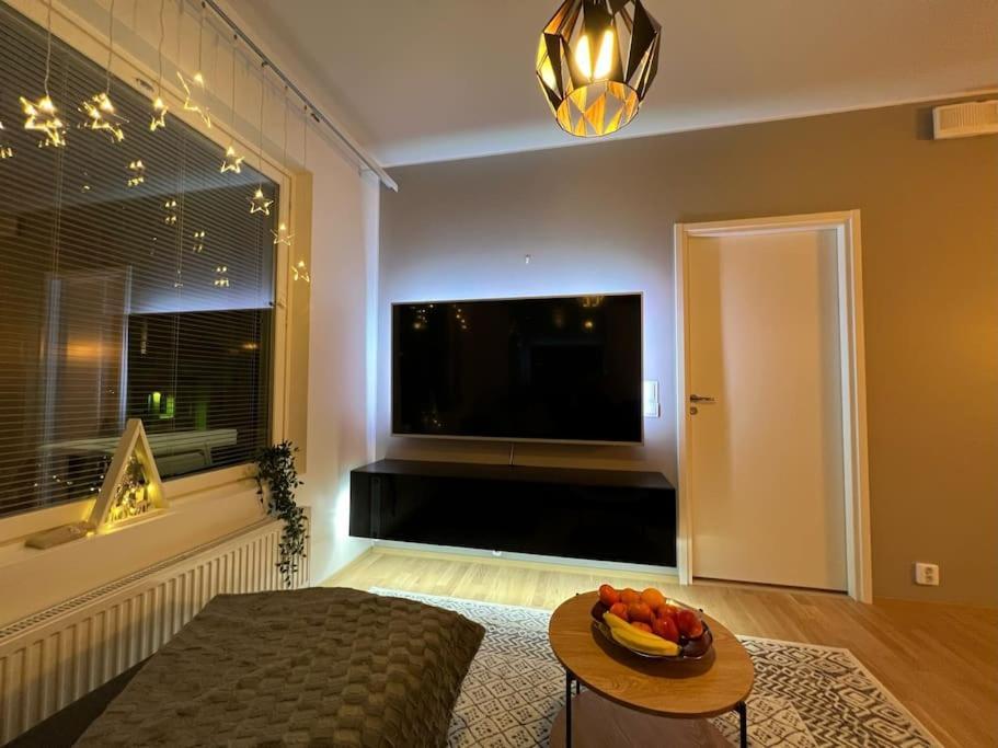 Suite - King Size Bed - Gym&Wifi - Indoor Parking โรวานิเอมิ ภายนอก รูปภาพ