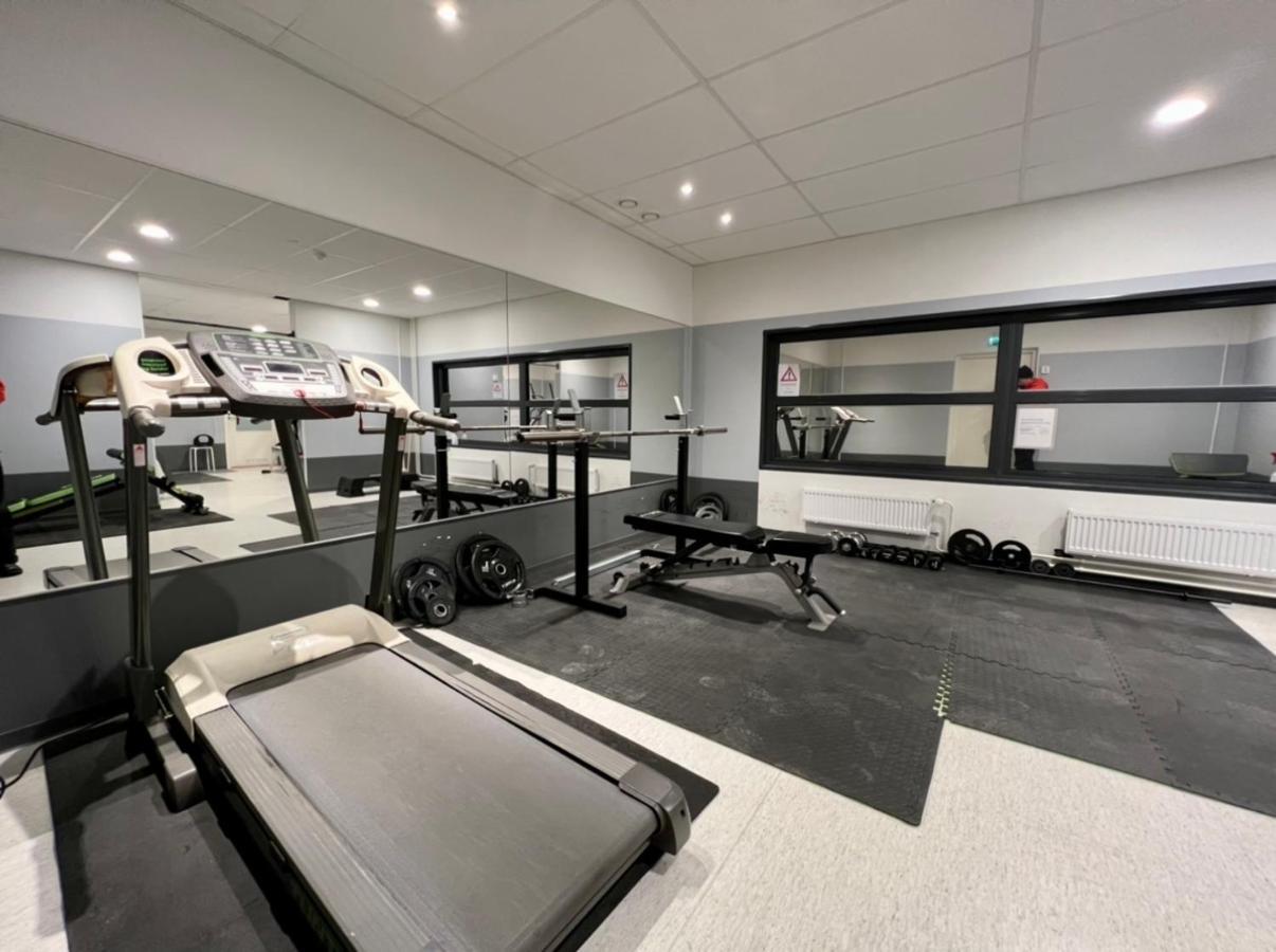 Suite - King Size Bed - Gym&Wifi - Indoor Parking โรวานิเอมิ ภายนอก รูปภาพ